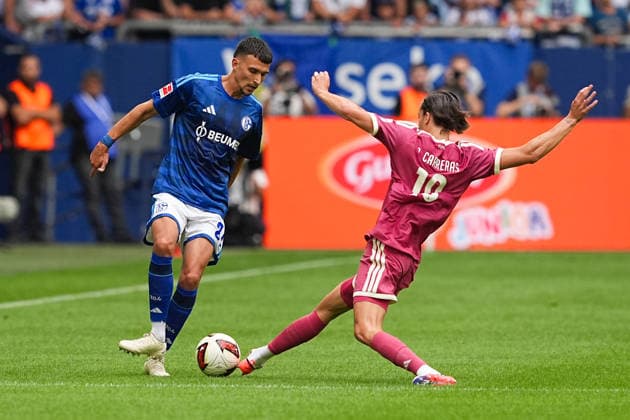 16.08.2026, xydrx, Herren, Fußball, Testspiel, FC Schalke 04 - Real Madrid, Saison 2026 2027, Veltins-Arena: Dejan Ljubicic (FC Schalke 04, 21) im Zweikampf gegen Alvaro Carreras (Real Madrid, 18) DFB regulations prohibit any use of photographs as image sequences and or quasi-video. *** August 16, 2026, xydrx, Men s, Soccer, Friendly Match, FC Schalke 04 vs. Real Madrid, 2026–2027 Season, Veltins Arena, Dejan Ljubicic (FC Schalke 04), No. 21 in a tackle against Alvaro Carreras (Real Madrid), No. 18. DFB regulations prohibit any use of photographs as image sequences and or quasi-video. Copyright: HMBxMedia YannisxDreimann