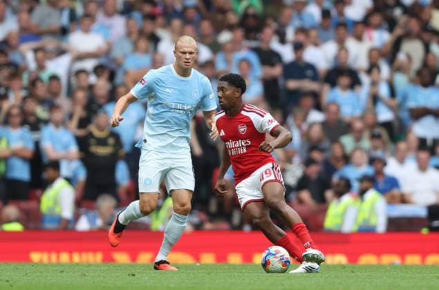 FA Community Shield - Arsenal v Manchester City CARDIFF, WALES, AUGUST 16: Myles Lewis-Skelly of Arsenal battles for the ball with Erling Haaland of Manchester City during the FA Community Shield match between Arsenal v Manchester City at Principality Stadium, Cardiff on 16 August. (Photo by Daniel Weir) Cardiff Principality Stadium United Kingdom Copyright: xDanielxWeir SportsxPressxPhotox Sportspressphoto_SPR208730