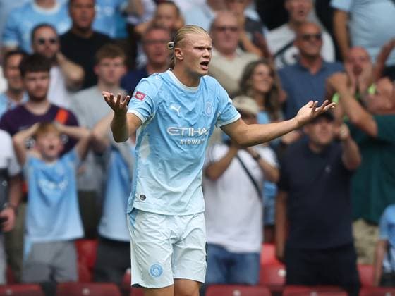 FA Community Shield - Arsenal v Manchester City CARDIFF, WALES, AUGUST 16: Erling Haaland of Manchester City looks frustrated, disappointed & dejected during the FA Community Shield match between Arsenal v Manchester City at Principality Stadium, Cardiff on 16 August. (Photo by Daniel Weir) Cardiff Principality Stadium United Kingdom Copyright: xDanielxWeir SportsxPressxPhotox Sportspressphoto_SPR208733