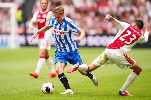 2026-08-16 AFC Ajax v sc Heerenveen - Dutch Vrienden Loterij Eredivsie AMSTERDAM, NETHERLANDS - AUGUST 16: Ringo Meerveld of sc Heerenveen battles for possession with Steven Berghuis of AFC Ajax during a Dutch Vrienden Loterij Eredivsie at Johan Cruijff ArenA on August 16, 2026 in Amsterdam, Netherlands. Amsterdam Johan Cruijff ArenA Netherlands Content not available for redistribution in The Netherlands directly or indirectly through any third parties. Copyright: xAndrexWeeningx
