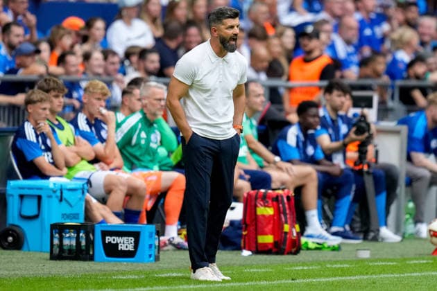 Trainer Miron Muslic (FC Schalke 04) looks on during the during the Pre-Season Friendly match between FC Schalke 04 and Real Madrid at Veltins Arena on August 16, 2026 in Gelsenkirchen, Germany. (Photo by Alex Gottschalk DeFodi Images) - *** FC Schalke 04 coach Miron Muslic watches during the preseason friendly match between FC Schalke 04 and Real Madrid at Veltins Arena on August 16, 2026, in Gelsenkirchen, Germany. Photo by Alex Gottschalk, DeFodi Images