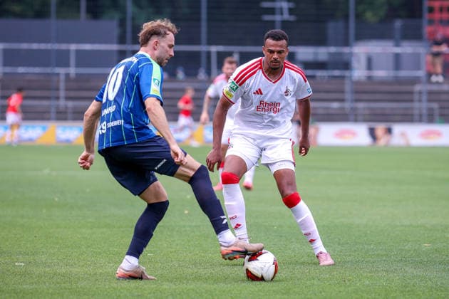 16.08.2026, xsefx, Fußball, 1.FC Köln II U21, U 21 - FC Gütersloh, Regionalliga West, Franz-Kremer-Stadion, 3. Spieltag, Saison 2026 2027: Julius Langfeld (FC Gütersloh 10) im Zweikampf gegen Marvin Ajani (1FC Köln II 22) DFB regulations prohibit any use of photographs as image sequences and or quasi-video. Nordrhein-Westfalen Deutschland *** August 16, 2026, xsefx, Soccer, 1. FC Köln II vs. U21 FC Gütersloh, Regionalliga West, Franz Kremer Stadium, Matchday 3, 2026–2027 Season: Julius Langfeld (FC Gütersloh, No. 10) in a tackle against Marvin Ajani (1. FC Köln II, No. 22). DFB regulations prohibit any use of photographs as image sequences and or quasi-video. North Rhine-Westphalia, Germany