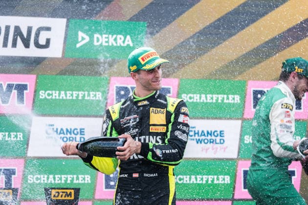 16.08.2026, GER, Motorsport, ADAC DTM, Saison 2026, Nürburgring Thomas Preining ( Österreich, Manthey, Porsche 911 GT3 R, 91 ) feiert auf dem Podium den dritten Platz beim Sonntagsrennen der DTM am NuÌˆrburgring Nürburg Nürburgring Rheinland-Pfalz Deutschland *** August 16, 2026, GER, Motorsports, ADAC DTM, 2026 Season, Nürburgring, Thomas Preining (Austria), Manthey, Porsche 911 GT3 R, 91 celebrates third place on the podium in Sunday’s DTM race at the Nürburgring, Nürburg, Rhineland-Palatinate, Germany Copyright: xnordphotoxGmbHx xKnabx