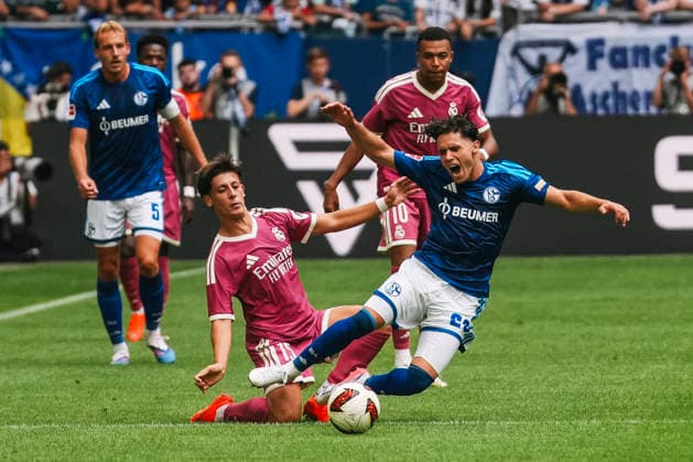 16.08.2026, xjmrgnx, Fussball Testspiel, FC Schalke 04 - Real Madrid v.l. Zweikampf zwischen Arda Güler (15, Real Madrid) und Soufiane El-Faouzi (23, Schalke) (DFL DFB REGULATIONS PROHIBIT ANY USE OF PHOTOGRAPHS as IMAGE SEQUENCES and or QUASI-VIDEO) Gelsenkirchen *** August 16, 2026, xjmrgnx, Soccer Friendly Match, FC Schalke 04 vs. Real Madrid: A tackle between Arda Güler, 15, Real Madrid and Soufiane El Faouzi (23), Schalke. DFL and DFB regulations prohibit any use of photographs as image sequences and or quasi-video. Gelsenkirchen