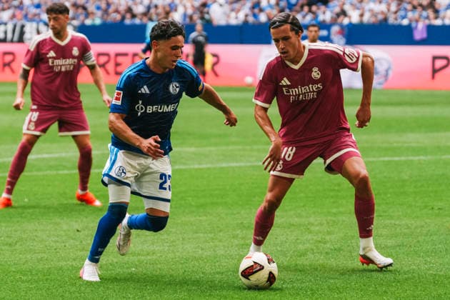 16.08.2026, xjmrgnx, Fussball Testspiel, FC Schalke 04 - Real Madrid v.l. Zweikampf zwischen Soufiane El-Faouzi (23, Schalke) und Ãlvaro Carreras (18, Real Madrid) (DFL DFB REGULATIONS PROHIBIT ANY USE OF PHOTOGRAPHS as IMAGE SEQUENCES and or QUASI-VIDEO) Gelsenkirchen *** August 16, 2026, xjmrgnx, Soccer Friendly Match, FC Schalke 04 vs. Real Madrid: A duel between Soufiane El Faouzi (23), Schalke, and Ã u0081Álvaro Carreras (18), Real Madrid. DFL and DFB regulations prohibit any use of photographs as image sequences and or quasi-video. Gelsenkirchen
