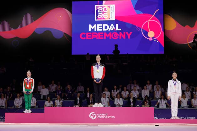 Siegerehrung des Finales Band bei der Rhythmischen Sportgymnastik-Weltmeisterschaft 2026 in Frankfurt am Main, Deutschland, am 16. August 2026 (v.l.): Stiljana Nikolowa (Bulgarien, Silber), Darja Varfolomeev (Deutschland, Gold) und Sofija Ilterjakowa (Neutrale Athletin, Bronze) auf dem Siegerpodest. Medal ceremony of the ribbon final at the Rhythmic gymnastics, Rhythmische Sportgymnastik, RSG World Championships 2026 in Frankfurt am Main, Germany, on August 16, 2026 (l-r): Stiliana Nikolova (Bulgaria, silver), Darja Varfolomeev (Germany, gold) and Sofija Ilterjakowa (Individual Neutral Athlete, bronze) on the podium. *** Medal Ceremony for the Ribbon Final at the 2026 Rhythmic Gymnastics World Championships in Frankfurt am Main, Germany, on August 16, 2026: from left, Stiljana Nikolova of Bulgaria (silver), Darja Varfolomeev of Germany (gold), and Sofija Ilterjakova, a neutral athlete, bronze on the podium. Medal ceremony for the ribbon final at the 2026 Rhythmic Gymnastics World Championships in Frankfurt am Main, Germany, on August 16, 2026; from left to right: Stiliana Nikolova (Bulgaria), silver; Darja Varfolomeev (Germany), gold; and Sofija Ilterjakowa (Individual Neutral Athlete), bronze on the podium Copyright: HMBxMedia xHeikoxBecker