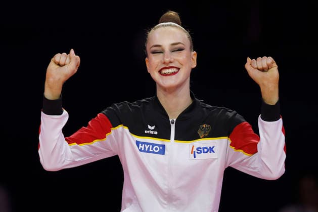 Darja Varfolomeev (GER) jubelt beim Betreten des Podests zur Siegerehrung des Finales Band bei der Rhythmischen Sportgymnastik-Weltmeisterschaft 2026 in Frankfurt am Main, Deutschland, am 16. August 2026. Darja Varfolomeev (GER) celebrates entering the podium for the medal ceremony of the ribbon final at the Rhythmic gymnastics, Rhythmische Sportgymnastik, RSG World Championships 2026 in Frankfurt am Main, Germany, on August 16, 2026. *** Darja Varfolomeev (GER) celebrates as she steps onto the podium for the medal ceremony of the ribbon final at the 2026 Rhythmic Gymnastics World Championships in Frankfurt am Main, Germany, on August 16, 2026 Darja Varfolomeev (GER) celebrates as she steps onto the podium for the medal ceremony of the ribbon final at the 2026 Rhythmic Gymnastics World Championships in Frankfurt am Main, Germany, on August 16, 2026 Copyright: HMBxMedia xHeikoxBecker