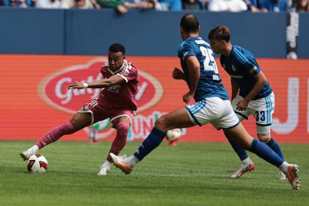 Kylian Mbappe (Real Madrid) beim Testspiel zwischen dem FC Schalke 04 und Real Madrid CF - Copyright: Thomas Pakusch *** Kylian Mbappé of Real Madrid during the friendly match between FC Schalke 04 and Real Madrid CF. Copyright Thomas Pakusch