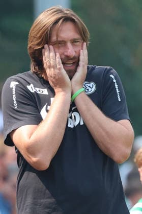 16.08.2026, xrekx, Fussball Testspiel, SV Auersmacher - SV Elversberg v.l. Vincent Wagner (Trainer, SV Elversberg) enttaeuscht, enttäuscht, schaut enttaeuscht, niedergeschlagen, disappointed (DFL DFB REGULATIONS PROHIBIT ANY USE OF PHOTOGRAPHS as IMAGE SEQUENCES and or QUASI-VIDEO) Auersmacher *** August 16, 2026, xrekx, Soccer Friendly Match, SV Auersmacher vs. SV Elversberg, Coach Vincent Wagner, SV Elversberg disappointed, looks disappointed, dejected, disappointed DFL DFB REGULATIONS PROHIBIT ANY USE OF PHOTOGRAPHS as IMAGE SEQUENCES and or QUASI-VIDEO Auersmacher