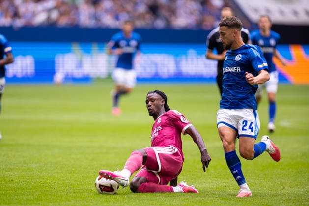 15.08.2026, Fussball, Testspiel FC Schalke 04 - Real Madrid CF. v. l. Eduardo Camavinga (Real Madrid CF), Adil Aouchiche (FC Schalke 04). Gelsenkirchen Veltins Arena NRW Deutschland xRHR-FOTO DEx *** August 15, 2026, Soccer, Friendly Match: FC Schalke 04 vs. Real Madrid CF, featuring Eduardo Camavinga (Real Madrid CF) and Adil Aouchiche (FC Schalke 04), Gelsenkirchen, Veltins Arena, North Rhine-Westphalia, Germany, xRHR, PHOTO DEx Copyright: DennisxEwert RHR-FOTOx RHR-FOTO DE