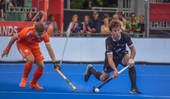 Koen Bijen (9 Netherlands Hockey Team) against Dane Lett (4 New Zealand Hockey Team) during the FIH World Cup game between Netherlands and New Zeeland at Wagener stadion, Amstelveen, Netherlands.  Copyright: xArnexvanxderxBenx xSPPx Sportspressphoto_SPR208832