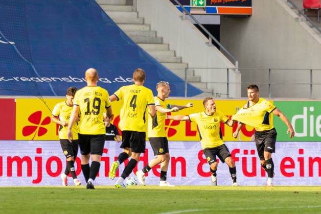 16.08.2026, Fussball, GER, Saison, 3.Liga, Saision 2026 2027, 02. Spieltag, SSV Jahn Regensburg - 1.FC Saarbrücken Jubel nach dem 1:0 für Saabrücken in der letzten Minute durch Kai Brünker DFL REGULATIONS PROHIBIT ANY USE OF PHOTOGRAPHS AS IMAGE SEQUENCES AND OR QUASI-VIDEO. *** August 16, 2026, Soccer, GER, Season, 3rd Division, 2026–2027 Season, Matchday 2, SSV Jahn Regensburg 1 FC Saarbrücken Jubilation after Saarbrücken’s 1–0 last-minute goal by Kai Brünker DFL REGULATIONS PROHIBIT ANY USE OF PHOTOGRAPHS AS IMAGE SEQUENCES AND OR QUASI-VIDEO