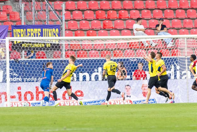 16.08.2026, Fussball, GER, Saison, 3.Liga, Saision 2026 2027, 02. Spieltag, SSV Jahn Regensburg - 1.FC Saarbrücken Jubel nach dem 1:0 für Saabrücken in der letzten Minute durch Kai Brünker DFL REGULATIONS PROHIBIT ANY USE OF PHOTOGRAPHS AS IMAGE SEQUENCES AND OR QUASI-VIDEO. *** August 16, 2026, Soccer, GER, Season, 3rd Division, 2026–2027 Season, Matchday 2, SSV Jahn Regensburg 1 FC Saarbrücken Jubilation after Saarbrücken’s 1–0 last-minute goal by Kai Brünker DFL REGULATIONS PROHIBIT ANY USE OF PHOTOGRAPHS AS IMAGE SEQUENCES AND OR QUASI-VIDEO