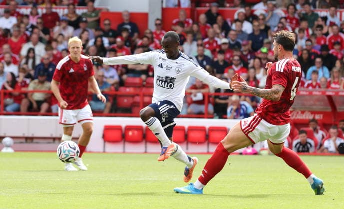 UK: Nottingham Forest v Stade Brestois 29, Friendly, 16 August 2026 Stade Brestois Kamory Doumbia jumps over a challenge from Nottingham Forest s Morato Nottingham The City Ground Nottinghamshire England Copyright: xDanxWestwell:xSPORTPIX.ORG.UKx