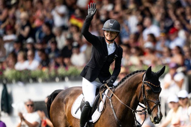 260816 Julia Krajewski of Germany with horse Uelzener s Nickel celebrate after competing in the Eventing Show Jumping Final during day 6 of the 2026 FEI World Championships on August 16, 2026 in Aachen. Photo: Emma Wallskog BILDBYRAN kod EW EW0687 ridsport equestrian rid-vm 2026 2026 fei world championships bbeng ridsport-vm fälttävlan eventing jubel *** August 16, 2026: Julia Krajewski of Germany, riding Uelzener’s Nickel, celebrates after competing in the Eventing Show Jumping Final on Day 6 of the 2026 FEI World Championships on August 16, 2026 in Aachen. Photo by Emma Wallskog, BILDBYRAN, code EW EW0687: equestrian sports, riding, 2026 World Championships, 2026 FEI World Championships, BBENG, equestrian sports, World Championships, eventing, celebration  Copyright: EMMAxWALLSKOG BB260816EW084