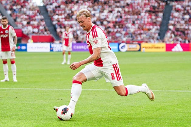 2026-08-16 AFC Ajax v sc Heerenveen - Dutch Vrienden Loterij Eredivsie AMSTERDAM, NETHERLANDS - AUGUST 16: Julian Brandt of AFC Ajax runs with the ball during a Dutch Vrienden Loterij Eredivsie at Johan Cruijff ArenA on August 16, 2026 in Amsterdam, Netherlands. Amsterdam Johan Cruijff ArenA Netherlands Content not available for redistribution in The Netherlands directly or indirectly through any third parties. Copyright: xAndrexWeeningx