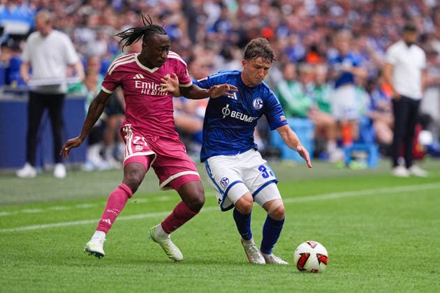 16.08.2026, xydrx, Herren, Fußball, Testspiel, FC Schalke 04 - Real Madrid, Saison 2026 2027, Veltins-Arena: Yan Diomande (Real Madrid, 25) im Zweikampf gegen Vitalie Becker (FC Schalke 04, 33) DFB regulations prohibit any use of photographs as image sequences and or quasi-video. *** August 16, 2026, xydrx, Men s, Soccer, Friendly Match, FC Schalke 04 vs. Real Madrid, 2026–2027 Season, Veltins Arena, Yan Diomande (Real Madrid), No. 25 in a tackle against Vitalie Becker (FC Schalke 04), No. 33. DFB regulations prohibit any use of photographs as image sequences and or quasi-video. Copyright: HMBxMedia YannisxDreimann