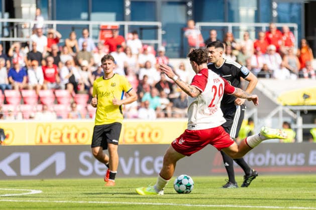 16.08.2026, Fussball, GER, Saison, 3.Liga, Saision 2026 2027, 02. Spieltag, SSV Jahn Regensburg - 1.FC Saarbrücken Adrian Fein (Regensburg) DFL REGULATIONS PROHIBIT ANY USE OF PHOTOGRAPHS AS IMAGE SEQUENCES AND OR QUASI-VIDEO. *** August 16, 2026, Soccer, GER, Season, 3rd Division, 2026–2027 Season, Matchday 2, SSV Jahn Regensburg 1 FC Saarbrücken, Adrian Fein, Regensburg. DFL regulations prohibit any use of photographs as image sequences and or quasi-video.