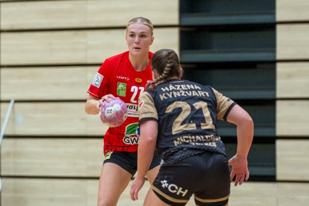 Lynn Holtmann (Halle, 27), Tereza Michalcova (Kynzvart, 21), SV Union Halle-Neustadt vs. Hazena Kynzvart (Tschechien), Handball Bundesliga Frauen, Testspiel, Saison 2026 27, 16.08.2026 Halle SWH Arena Sachsen-Anhalt Deutschland *** Lynn Holtmann Halle, 27, Tereza Michalcova Kynzvart, 21, SV Union Halle Neustadt vs. Hazena Kynzvart (Czech Republic), Women s Handball Bundesliga, Friendly Match, 2026–27 Season, August 16, 2026, Halle SWH Arena, Saxony-Anhalt, Germany