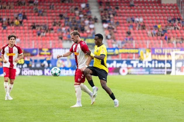 16.08.2026, Fussball, GER, Saison, 3.Liga, Saision 2026 2027, 02. Spieltag, SSV Jahn Regensburg - 1.FC Saarbrücken Lucas Hermes (SSV Jahn Regensburg) gegen Abdenego N Lola Nankishi (Saarbrücken) DFL REGULATIONS PROHIBIT ANY USE OF PHOTOGRAPHS AS IMAGE SEQUENCES AND OR QUASI-VIDEO. *** August 16, 2026, Soccer, GER, Season, 3rd Division, 2026–2027 Season, Matchday 2, SSV Jahn Regensburg vs. 1. FC Saarbrücken, Lucas Hermes (SSV Jahn Regensburg) vs. Abdenego N. and Lola Nankishi (Saarbrücken). DFL regulations prohibit any use of photographs as image sequences and or quasi-video.
