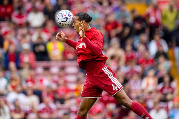 Football - Pre-Season Friendly - Liverpool FC v Como 1907 LIVERPOOL, ENGLAND - Sunday, August 16, 2026: Liverpool s captain Virgil van Dijk heads the ball during the pre-match warm-up before a pre-season friendly match between Liverpool FC and Como 1907 at Anfield. (Photo by David Rawcliffe Propaganda) LIVERPOOL Anfield MERSEYSIDE ENGLAND  Copyright: xDavidxRawcliffex P2026-08-16-Liverpool_Como-47