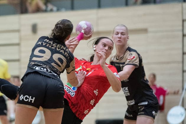 Tauani Martins Schneider (Kynzvart, 99), Gerda Kairyte (Halle, 9), Claudia Rampova (Kynzvart, 37), SV Union Halle-Neustadt vs. Hazena Kynzvart (Tschechien), Handball Bundesliga Frauen, Testspiel, Saison 2026 27, 16.08.2026 Halle SWH Arena Sachsen-Anhalt Deutschland *** Tauani Martins Schneider Kynzvart, 99, Gerda Kairyte Halle, 9, Claudia Rampova Kynzvart, 37, SV Union Halle Neustadt vs. Hazena Kynzvart (Czech Republic), Women’s Handball Bundesliga, Friendly Match, 2026–27 Season, August 16, 2026, Halle SWH Arena, Saxony-Anhalt, Germany
