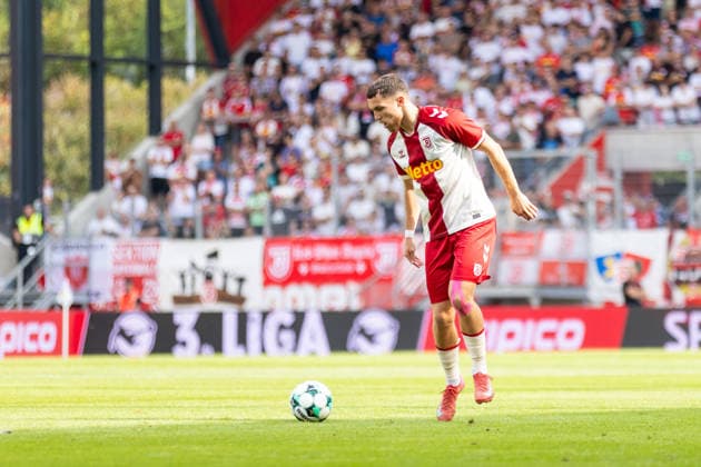 16.08.2026, Fussball, GER, Saison, 3.Liga, Saision 2026 2027, 02. Spieltag, SSV Jahn Regensburg - 1.FC Saarbrücken Oscar Schönfelder (SSV Jahn Regensburg) DFL REGULATIONS PROHIBIT ANY USE OF PHOTOGRAPHS AS IMAGE SEQUENCES AND OR QUASI-VIDEO. *** August 16, 2026, Soccer, GER, Season, 3rd Division, 2026–2027 Season, Matchday 2, SSV Jahn Regensburg vs. 1. FC Saarbrücken, Oscar Schönfelder, SSV Jahn Regensburg. DFL regulations prohibit any use of photographs as image sequences and or quasi-video.
