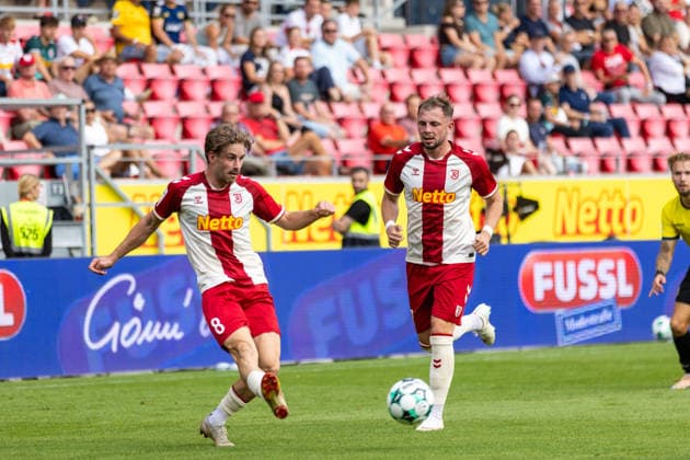 16.08.2026, Fussball, GER, Saison, 3.Liga, Saision 2026 2027, 02. Spieltag, SSV Jahn Regensburg - 1.FC Saarbrücken David Philipp (SSV Jahn Regensburg) und Lucas Hermes (SSV Jahn Regensburg) DFL REGULATIONS PROHIBIT ANY USE OF PHOTOGRAPHS AS IMAGE SEQUENCES AND OR QUASI-VIDEO. *** August 16, 2026, Soccer, GER, Season, 3rd Division, 2026–2027 Season, Matchday 2, SSV Jahn Regensburg vs. 1. FC Saarbrücken, David Philipp (SSV Jahn Regensburg) and Lucas Hermes (SSV Jahn Regensburg). DFL regulations prohibit any use of photographs as image sequences and or quasi-video.