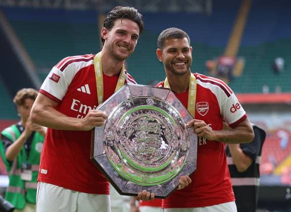 FA Community Shield - Arsenal v Manchester City CARDIFF, WALES, AUGUST 16: Declan Rice & Bruno Guimaraes of Arsenal hold aloft the FA Community Shield in celebration after winning the 2026 FA Community Shield during the FA Community Shield match between Arsenal v Manchester City at Principality Stadium, Cardiff on 16 August. (Photo by Daniel Weir) Cardiff Principality Stadium United Kingdom Copyright: xDanielxWeir SportsxPressxPhotox Sportspressphoto_SPR208877