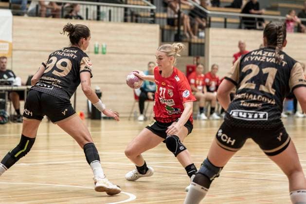 Handball Bundesliga Frauen, Saison 2026 2027 SV Union Halle-Neustadt vs.Hazena Kynzvart Testspiel Halle, Deutschland 16.August 2026: Im Bild:v.li.Tauani Martins Schneider (Hazena Kynzvart), Lynn Holtmann (Halle) und Tereza Michalcova (Hazena Kynzvart) Halle Saale SWH Arena Sachsen-Anhalt Deutschland *** Women s Handball Bundesliga, 2026–2027 Season: SV Union Halle Neustadt vs. Hazena Kynzvart, Friendly Match, Halle, Germany, August 16, 2026. Pictured, from left: Tauani Martins Schneider (Hazena Kynzvart), Lynn Holtmann (Halle) and Tereza Michalcova (Hazena Kynzvart), Halle an der Saale, SWH Arena, Saxony-Anhalt, Germany
