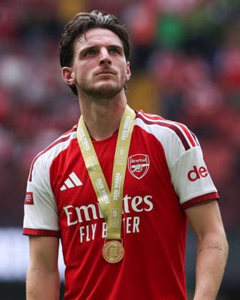 Sport Bilder des Tages Arsenal v Manchester City FA Community Shield Declan Rice of Arsenal with his winner medal during the FA Community Shield match between Arsenal and Manchester City at the Principality Stadium, Cardiff 16 08 2026 UK Newspapers OUT Copyright: xKaraxThomasx FIL-23790-0068