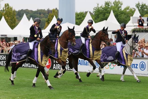 Ehrenrunde , 1. Platz Vielseitigkeit Mannschaft, Gemma Stevens (GBR, Grossbritanien, Great Britain) mit Pferd Flash Cooley, Tom McEwen (GBR, Grossbritanien, Great Britain) mit Pferd JL Dublin, Laura Collett (GBR, Grossbritanien, Great Britain) mit Pferd London 52, Rosalind Canter (GBR, Grossbritanien, Great Britain) mit Pferd Lordships Graffalo, Vielseitigkeit , FEI Eventing World Championship, WM, Weltmeisterschaft , DHL-Preis, Einzel Mannschaft, AACHEN - FEI World Championships 2026, Weltfest des Pferdesports, Reitsport Weltmeisterschaft 2026, Aachen 2026, Welcome Home 2026, Aachener Soers, 11. bis 23. August 2026, Reitsport, 16.08.2026, Aachen Aachener Soers Deutschland *** Lap of Honor, 1st Place Eventing Team, Gemma Stevens GBR, Great Britain, riding Flash Cooley; Tom McEwen GBR, Great Britain, riding JL Dublin; Laura Collett GBR, Great Britain, riding London 52; Rosalind Canter GBR, Great Britain, riding Lordships Graffalo; Eventing, FEI Eventing World Championship, DHL Prize, Individual and Team, AACHEN FEI World Championships 2026, World Equestrian Festival, 2026 World Equestrian Championships, Aachen 2026, Welcome Home 2026, Aachen Soers, August 11–23, 2026, Equestrian Sports, August 16, 2026, Aachen Soers, Germany
