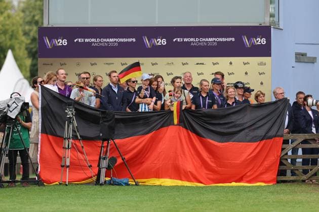 Siegerehrung Einzel, 1. Patz, Weltmeister, Michael Jung (GER, Deutschland, Germany), Pferd fischerChipmunk FRH, Chipmunk FRH, Das Team hinter dem Team, Vielseitigkeit , FEI Eventing World Championship, WM, Weltmeisterschaft , DHL-Preis, Einzel Mannschaft, AACHEN - FEI World Championships 2026, Weltfest des Pferdesports, Reitsport Weltmeisterschaft 2026, Aachen 2026, Welcome Home 2026, Aachener Soers, 11. bis 23. August 2026, Reitsport, 16.08.2026, Aachen Aachener Soers Deutschland *** Individual Medal Ceremony, 1st Place, World Champion, Michael Jung GER, Germany, Horse: fischerChipmunk FRH, Chipmunk FRH, The Team Behind the Team, Eventing, FEI Eventing World Championship, DHL Prize, Individual and Team, AACHEN FEI World Championships 2026, World Festival of Equestrian Sports, 2026 Equestrian World Championships, Aachen 2026, Welcome Home 2026, Aachen Soers, August 11–23, 2026, Equestrian Sports, August 16, 2026, Aachen Soers, Germany