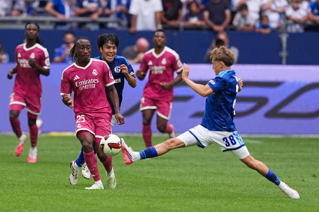 16.08.2026, xydrx, Herren, Fußball, Testspiel, FC Schalke 04 - Real Madrid, Saison 2026 2027, Veltins-Arena: Yan Diomande (Real Madrid, 25) im Zweikampf gegen Luca Vozar (FC Schalke 04, 38) DFB regulations prohibit any use of photographs as image sequences and or quasi-video. *** August 16, 2026, xydrx, Men s, Soccer, Friendly Match, FC Schalke 04 vs. Real Madrid, 2026–2027 Season, Veltins Arena, Yan Diomande (Real Madrid) in a tackle against Luca Vozar (FC Schalke 04) at the 25-minute mark; DFB regulations prohibit any use of photographs as image sequences and or quasi-video Copyright: HMBxMedia YannisxDreimann