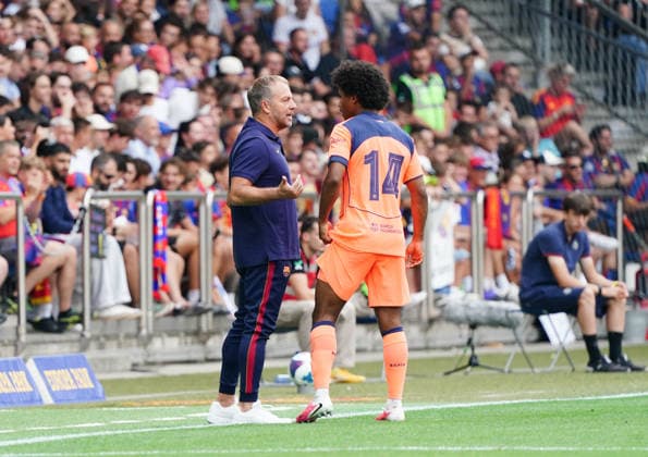 16.08.2026 Schweiz Basel St.Jakob-Park Fssball Herren Saison 2026-2027 Testspiel FC Basel - FC Barcelona, Barca 2:5 Bild. Trainer Hansi Flick - Karim Adeyemi FC Barcelona Aktion *** August 16, 2026, Switzerland, Basel, St. Jakob Park, Men s Soccer, 2026–2027 Season, Friendly Match: FC Basel vs. FC Barcelona, 2–5, Photo: Coach Hansi Flick, Karim Adeyemi, FC Barcelona, in action 