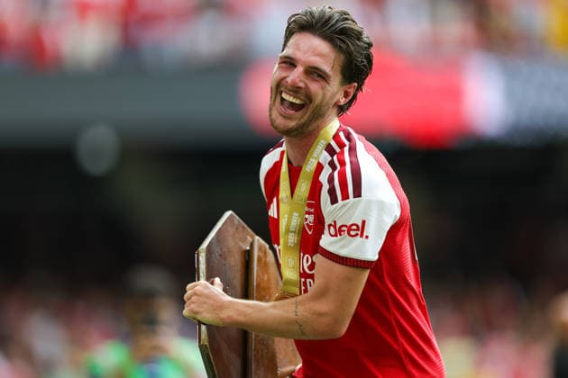 Arsenal v Manchester City, FA Community Shield Declan Rice (41) of Arsenal celebrates with the Community Shield during the FA Community Shield match between Arsenal and Manchester City at Principality Stadium, Cardiff, UK on 16 August 2026. Editorial use only DataCo restrictions apply See www.football-dataco.com , Copyright: xNigelxKeenex PSI-24687-0069