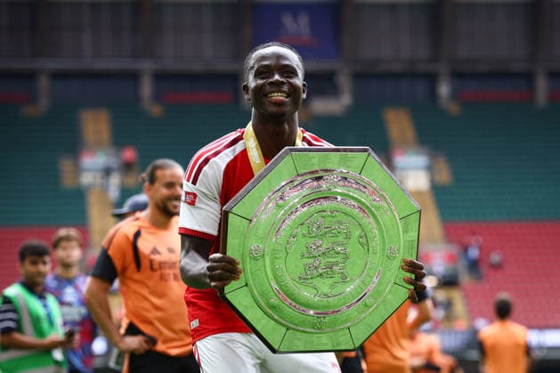 FA Community Shield Final: Arsenal v Manchester City CARDIFF, UK - 16th Aug 2026: Bukayo Saka of Arsenal celebrates with the trophy after the FA Community Shield Final match between Arsenal FC and Manchester City FC at the Principality Stadium Cardiff Principality Stadium Wales United Kingdom Copyright: xCraigxMercerx xPeakxActionxPhotosx