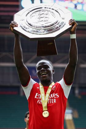 FA Community Shield Final: Arsenal v Manchester City CARDIFF, UK - 16th Aug 2026: Bukayo Saka of Arsenal celebrates with the trophy after the FA Community Shield Final match between Arsenal FC and Manchester City FC at the Principality Stadium Cardiff Principality Stadium Wales United Kingdom Copyright: xCraigxMercerx xPeakxActionxPhotosx