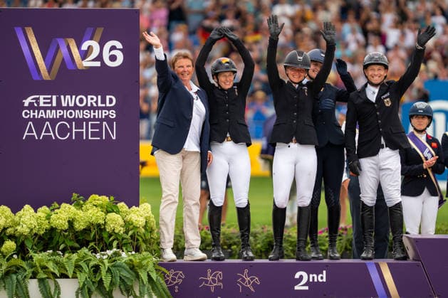 Das deutsche Team gewinnt Silber. Michael Jung, Malin Hansen-Hotopp, Julia Krajewski und Libussa Luebbeke FEI World Championships Aachen 2026, Eventing Jumping, 16.08.2026 FEI World Championships Aachen 2026, Eventing Jumping, 16.08.2026 Aachen *** The German team wins silver: Michael Jung, Malin Hansen Hotopp, Julia Krajewski, and Libussa Luebbeke FEI World Championships Aachen 2026, Eventing Jumping, August 16, 2026 FEI World Championships Aachen 2026, Eventing Jumping, August 16, 2026 Aachen Copyright: xEibner-Pressefoto J.xDerondeaux EP_JDU