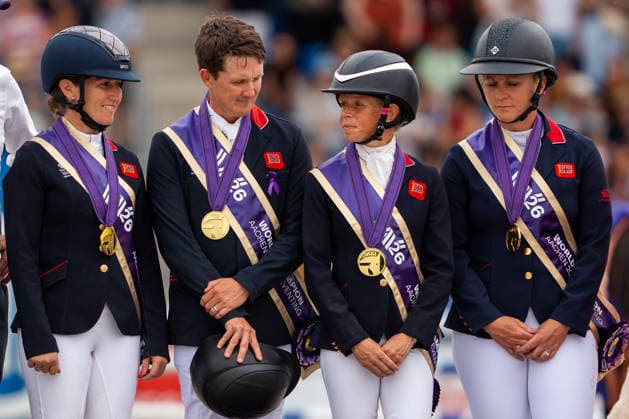 Das Team aus Grossbritannien gewinnt Gold. Rosalind Canter, Laura Collett, Tom McEwen, Gemma Stevens FEI World Championships Aachen 2026, Eventing Jumping, 16.08.2026 FEI World Championships Aachen 2026, Eventing Jumping, 16.08.2026 Aachen *** The team from Great Britain wins gold: Rosalind Canter, Laura Collett, Tom McEwen, Gemma Stevens FEI World Championships Aachen 2026, Eventing Jumping, August 16, 2026 FEI World Championships Aachen 2026, Eventing Jumping, August 16, 2026 Aachen Copyright: xEibner-Pressefoto J.xDerondeaux EP_JDU