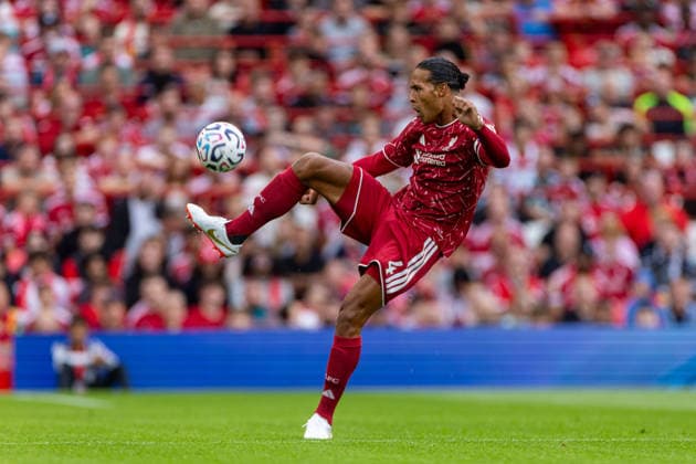 Football - Pre-Season Friendly - Liverpool FC v Como 1907 LIVERPOOL, ENGLAND - Sunday, August 16, 2026: Liverpool s captain Virgil van Dijk during a pre-season friendly match between Liverpool FC and Como 1907 at Anfield. (Photo by David Rawcliffe Propaganda) LIVERPOOL Anfield MERSEYSIDE ENGLAND  Copyright: xDavidxRawcliffex P2026-08-16-Liverpool_Como-70