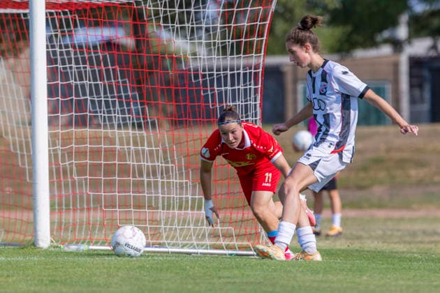 Erfurt, Deutschland 16. August 2026: DFB-Pokal Frauen - 2026 2027 - Play-off - 1. FFV Erfurt gegen FC Ingolstadt 04 Im Bild: 2. v.li. Emma Kusch (FCI) mit der Chance zum 1:2 DFL DFB regulations prohibit any use of photographs as image sequences and or quasi-video Sportpark Johannesplatz Thüringen *** Erfurt, Germany, August 16, 2026, 2026–2027 DFB Women’s Cup, Playoff 1: FFV Erfurt vs. FC Ingolstadt 04. Pictured, second from left: Emma Kusch (FCI) with a chance to make it 1–2. DFL and DFB regulations prohibit any use of photographs as image sequences and or quasi-video footage. Sportpark Johannesplatz, Thuringia Copyright: xFotostandx xSchäferx