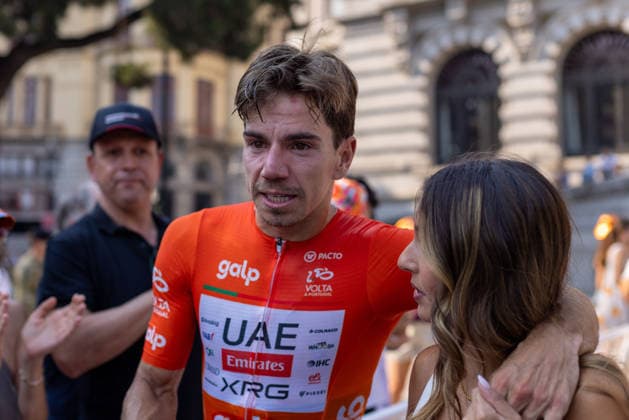 August 16, 2026, Porto, Porto, Portugal: Mondim de Basto, August 16 - Rui Oliveira of Portugal and UAE Team Emirates XRG seen celebrating the win with his girlfriend during the 10th stage from Maia to Porto of the Volta a Portugal 2026 on August 16, 2026 in Porto, Portugal 87th Volta A Portugal - 10th Stage  - ZUMAl192 20260816_zsp_l192_021 Copyright: xMiguelxLemosx