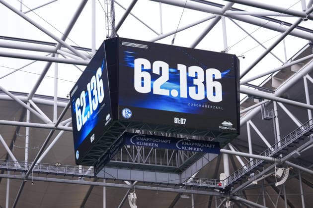 16.08.2026, xydrx, Herren, Fußball, Testspiel, FC Schalke 04 - Real Madrid, Saison 2026 2027, Veltins-Arena: Anzeigetafel mit der Offiziellen Zuschauerzahl von 62.136 DFB regulations prohibit any use of photographs as image sequences and or quasi-video. *** August 16, 2026, xydrx, Men s, Soccer, Friendly Match, FC Schalke 04 vs. Real Madrid, 2026–2027 Season, Veltins Arena scoreboard showing the official attendance of 62,136. DFB regulations prohibit any use of photographs as image sequences and or quasi-video. Copyright: HMBxMedia YannisxDreimann