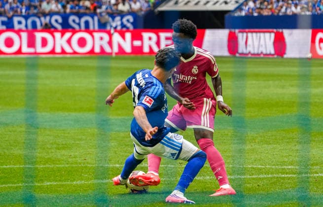 Deutschland: Fussball Testspiel Vereine 2026 2027, Freundschaftsspiel FC Schalke Real Madrid VELTINS-Arena (Gelsenkirchen): Torchance Vinicius Junior Vinicius Junior (Real Madrid, 7) *** Germany Soccer Friendly Matches 2026 2027, Friendly Match FC Schalke vs. Real Madrid at VELTINS Arena in Gelsenkirchen, Scoring Chance by Vinicius Junior, Vinicius Junior of Real Madrid, 7 Copyright: xAymanxAlahmedx