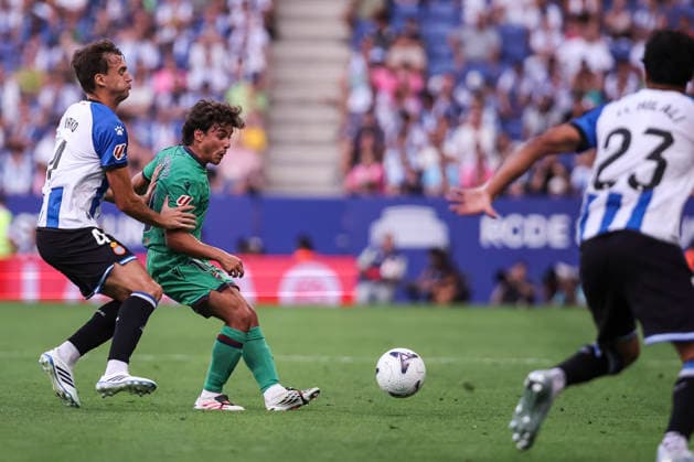 August 16, 2026, Cornella, Barcelona, SPAIN: Carlos Alvarez of Levante UD in action during the Spanish league, LaLiga EA Sports, football match played between RCD Espanyol and Levante UD at RCDE Stadium on August 16, 2026 in Cornella, Spain. RCD Espanyol V Levante UD - LaLiga EA Sports  - ZUMAa181 20260816_zaa_a181_074 Copyright: xJavierxBorregox