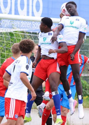 Regionalliga Nord Saison 2026-2027 Hamburger SV II - SV DrochtersenAssel im Stadion Hoheluft Noah Adekunle (HSV II), Joel Agyekum (HSV II), Radin Amadou (HSV II) *** Regionalliga Nord 2026–2027 Season: Hamburger SV II vs. SV Drochtersen-Assel at Hoheluft Stadium—Noah Adekunle (HSV II), Joel Agyekum (HSV II), Radin Amadou (HSV II)