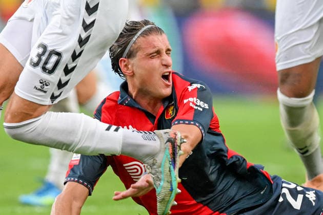 GenoaÕs Lorenzo Colombo in pain during the Italian Cup soccer match between Genoa and Ascoli at the Luigi Ferraris Stadium in Genoa, Italy - Sunday, August 16, 2026. - Soccer .  Copyright: xTanoxPecoraro LaPressex