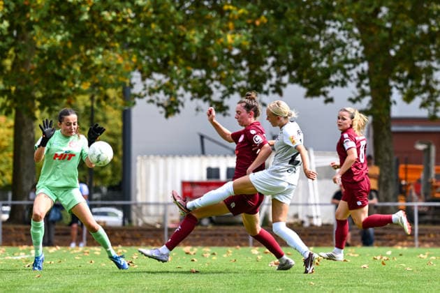 16.08.2026, Fußball, Play-offs DFB-Pokal Frauen 2026 2027, Fortuna Köln - SG 99 Andernach Isabel Pfeiffer (21 Andernach) mit einer guten Chance für die Bäckermädchen. *** August 16, 2026, Soccer, 2026–2027 DFB Women’s Cup Playoffs, Fortuna Cologne vs. SG 99 Andernach; Isabel Pfeiffer (21, Andernach) had a good chance for the Bäckermädchen