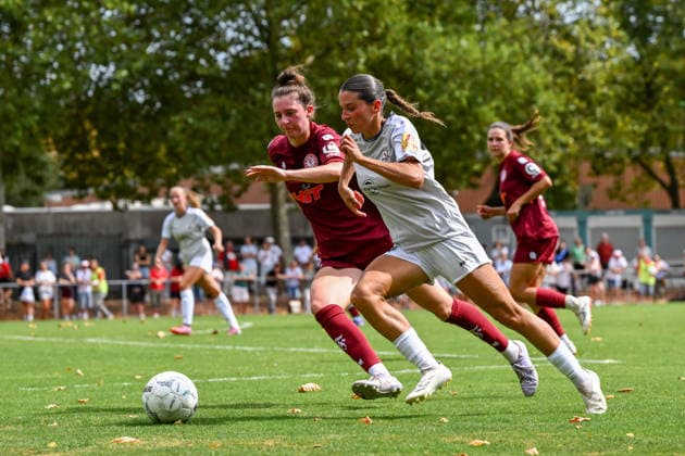 16.08.2026, Fußball, Play-offs DFB-Pokal Frauen 2026 2027, Fortuna Köln - SG 99 Andernach Mia Trombin (Andernach) mit einem Lauf über den Flügel. *** August 16, 2026, Soccer, 2026–2027 DFB Women s Cup Playoffs, Fortuna Cologne vs. SG 99 Andernach: Mia Trombin of Andernach makes a run down the wing